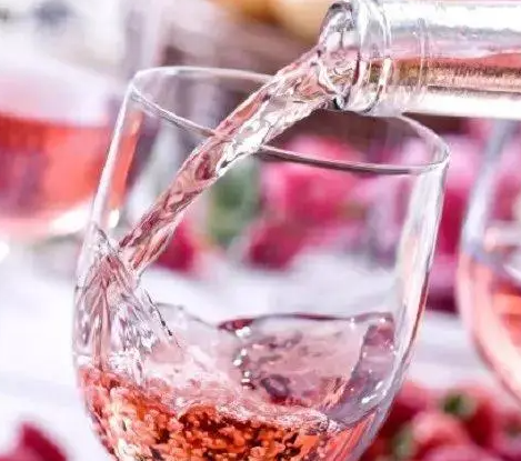 夏季适合喝桃红葡萄酒吗？